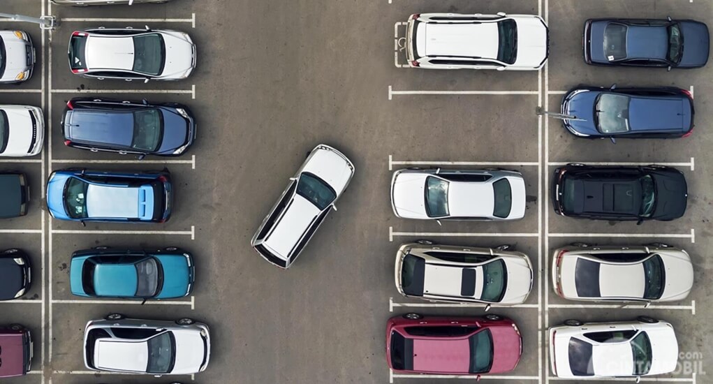 Tips Parkir Mobil Dengan Aman