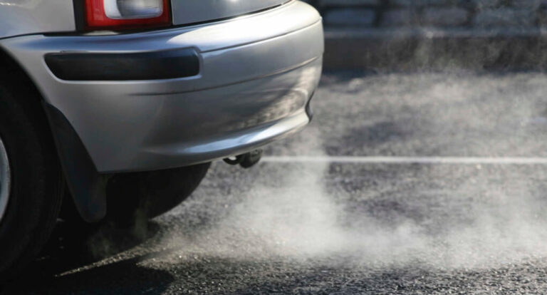 Alasan Mobil Diesel Keluar Asap Putih Saat Dipanaskan