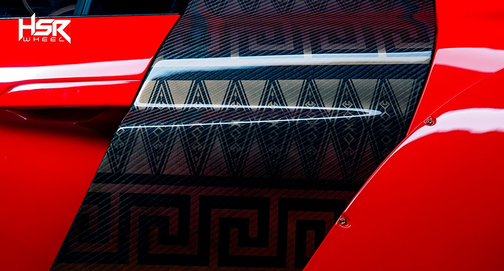 Batik Lombok Pada Bagian Samping Mobil Audi R8