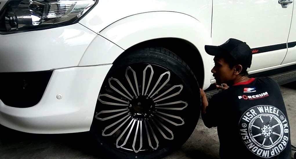 Ganti Velg Mobil Standar Dengan Velg HSR Wheel
