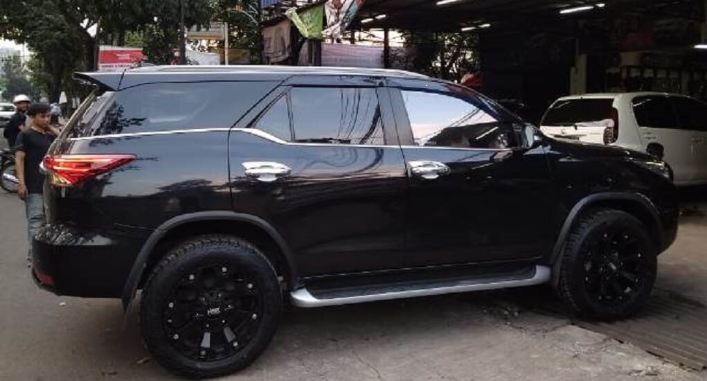 FORTUNER VRZ USE PISTONE HSR RING 20X9 6X139,7 ET18SMB+ACC OMIKRON AT 285 50 R20