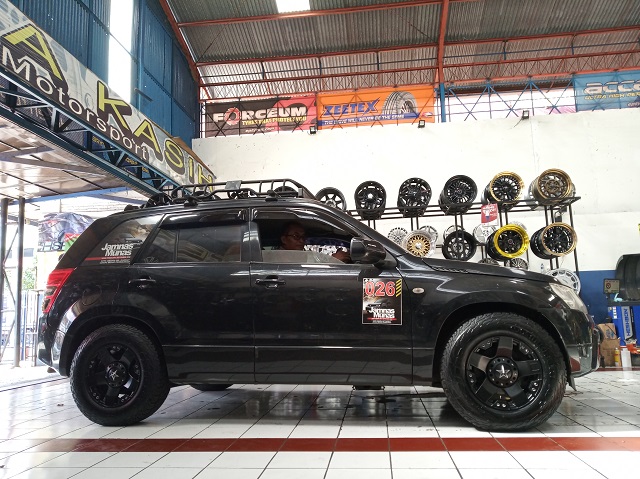 Modifikasi Offroad Suzuki Grand Vitara di Malang Pakai Velg RASTA HSR