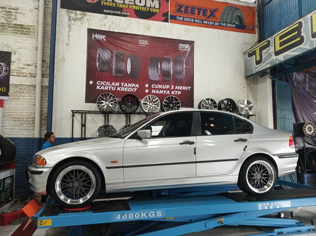Modifikasi BMW 320i Pakai Velg HSR Ring 18 Kota Malang